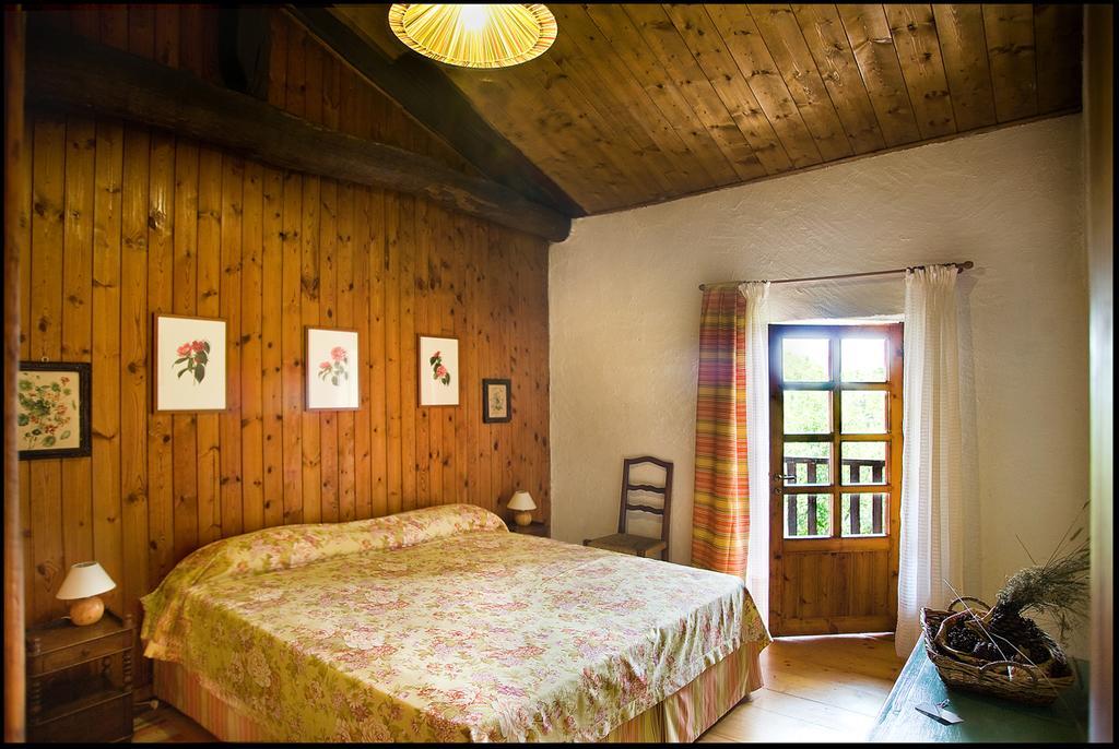 Agriturismo Famiglia Al Castello Di Bagnolo Bagnolo Piemonte Номер фото